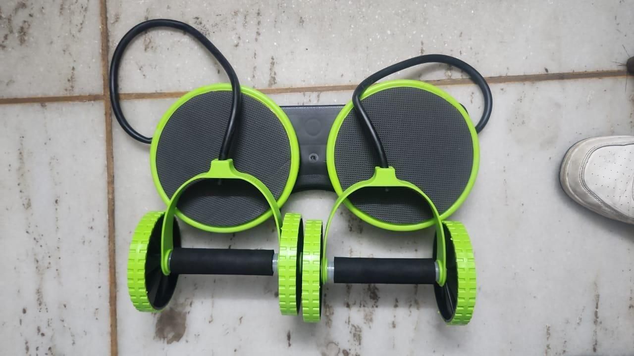 Roller Wheel with Knee Pad - Core Workout Equipment
